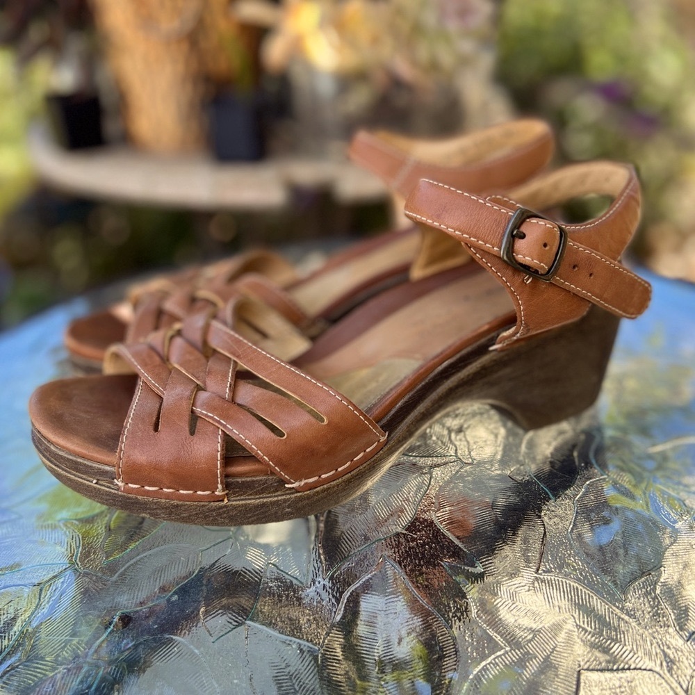 Clarks Strappy Open Toe Clog Sandal Tan
